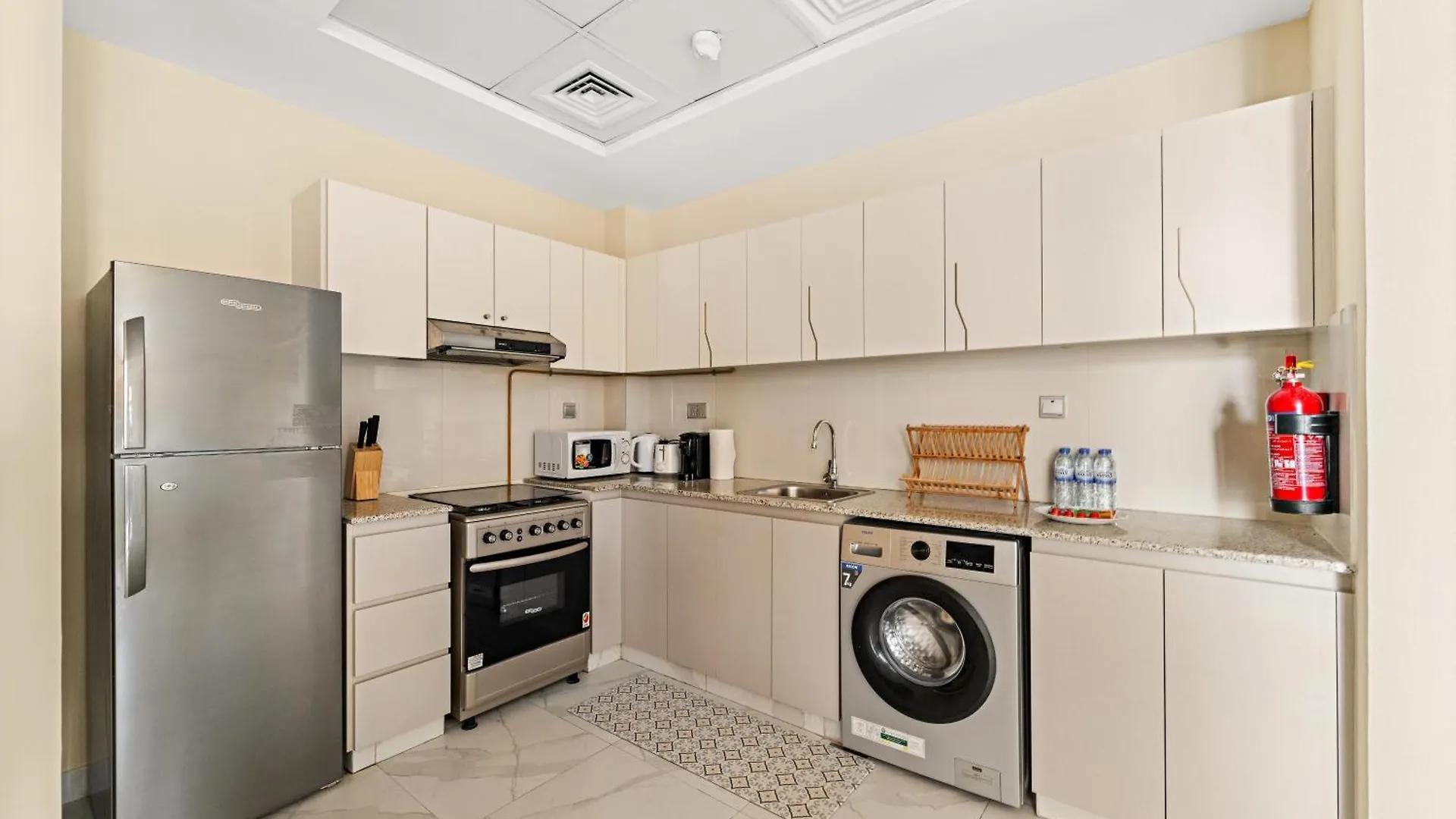 Stunning Waterfront Burj Views With Pool & Gym, Sleeps 6 Apartment Dubai