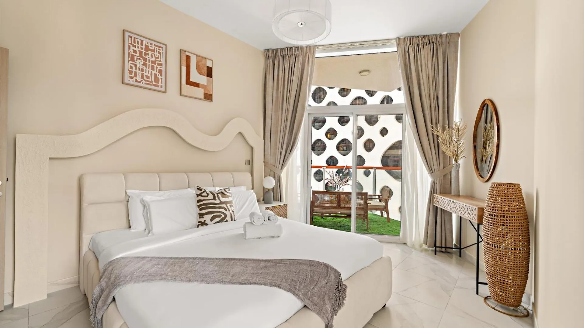 Stunning Waterfront Burj Views With Pool & Gym, Sleeps 6 Apartment Dubai United Arab Emirates