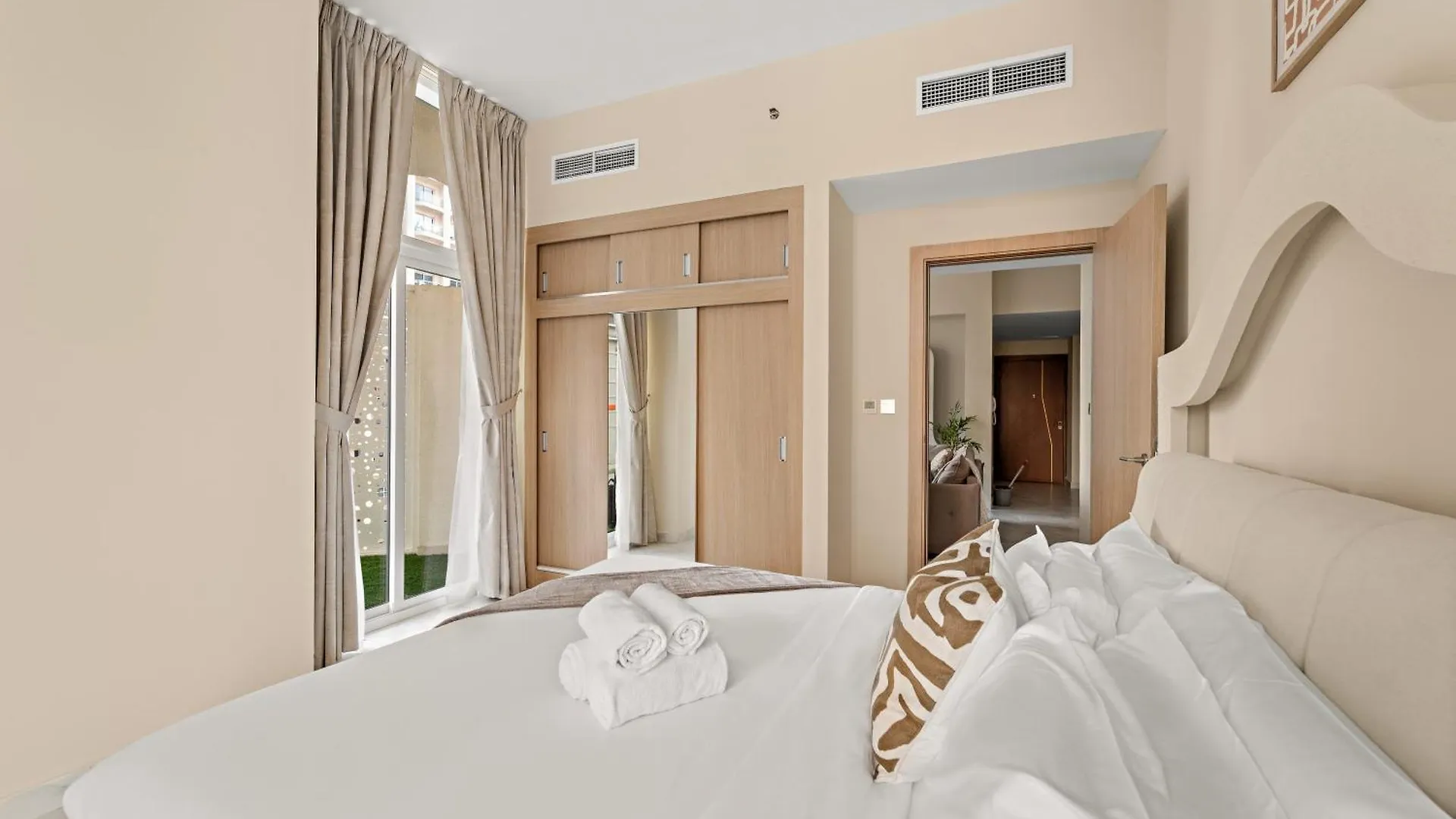 Апартаменты Stunning Waterfront Burj Views With Pool & Gym, Sleeps 6 Дубай 0*,  ОАЭ