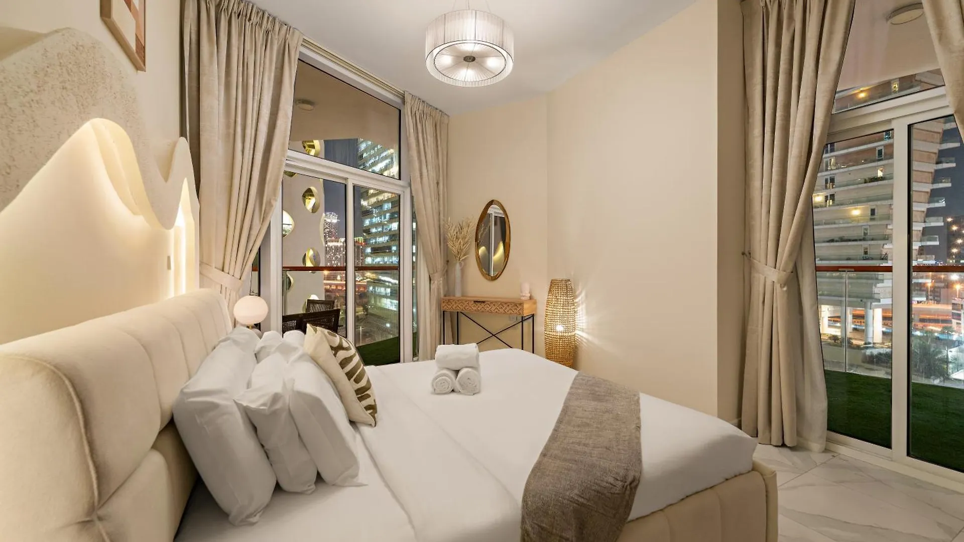 Апартаменты Stunning Waterfront Burj Views With Pool & Gym, Sleeps 6 Дубай