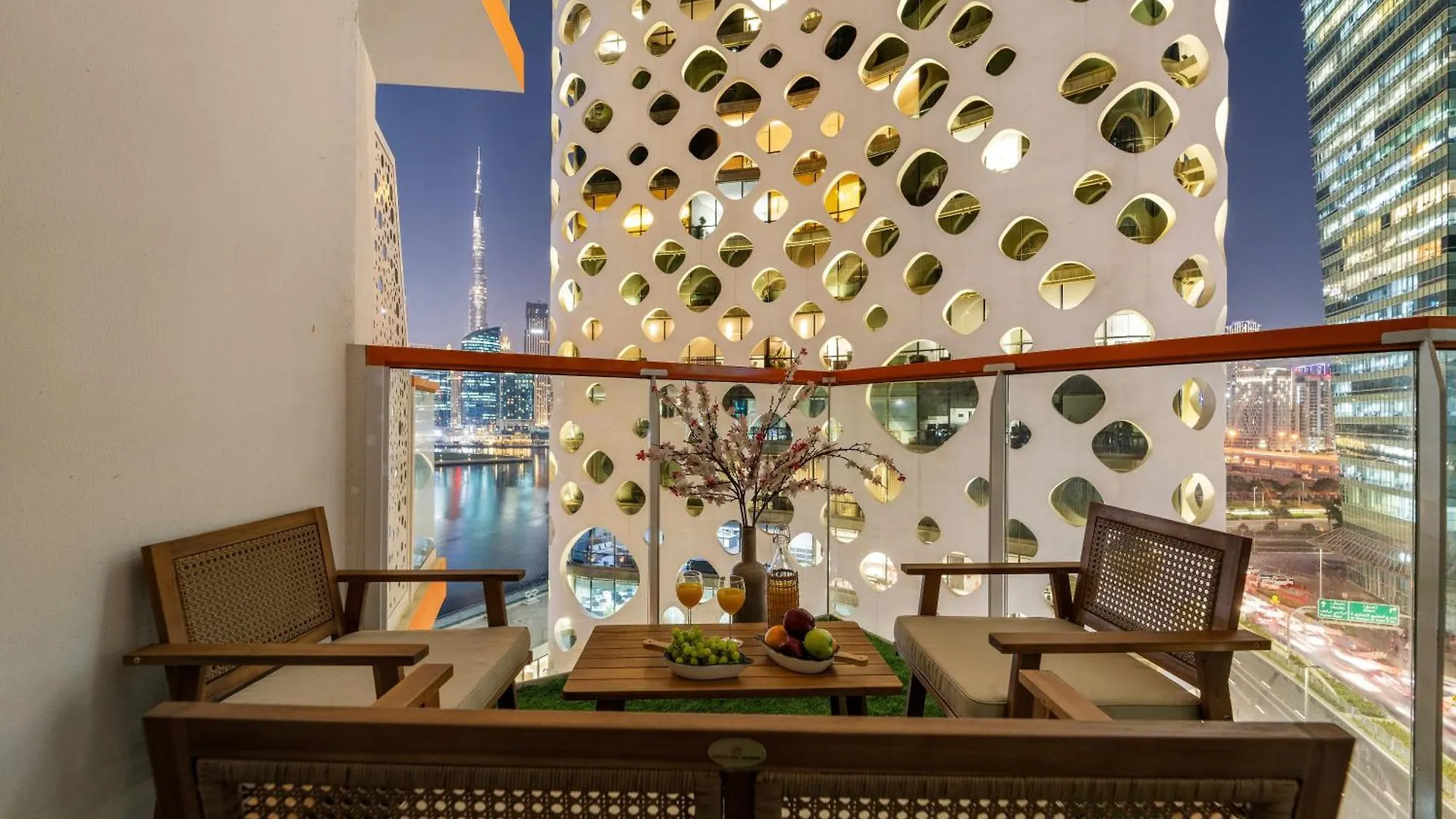 Апартаменты Stunning Waterfront Burj Views With Pool & Gym, Sleeps 6 Дубай ОАЭ