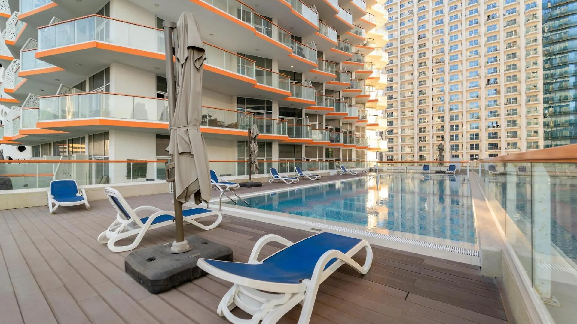 Апартаменты Stunning Waterfront Burj Views With Pool & Gym, Sleeps 6 Дубай