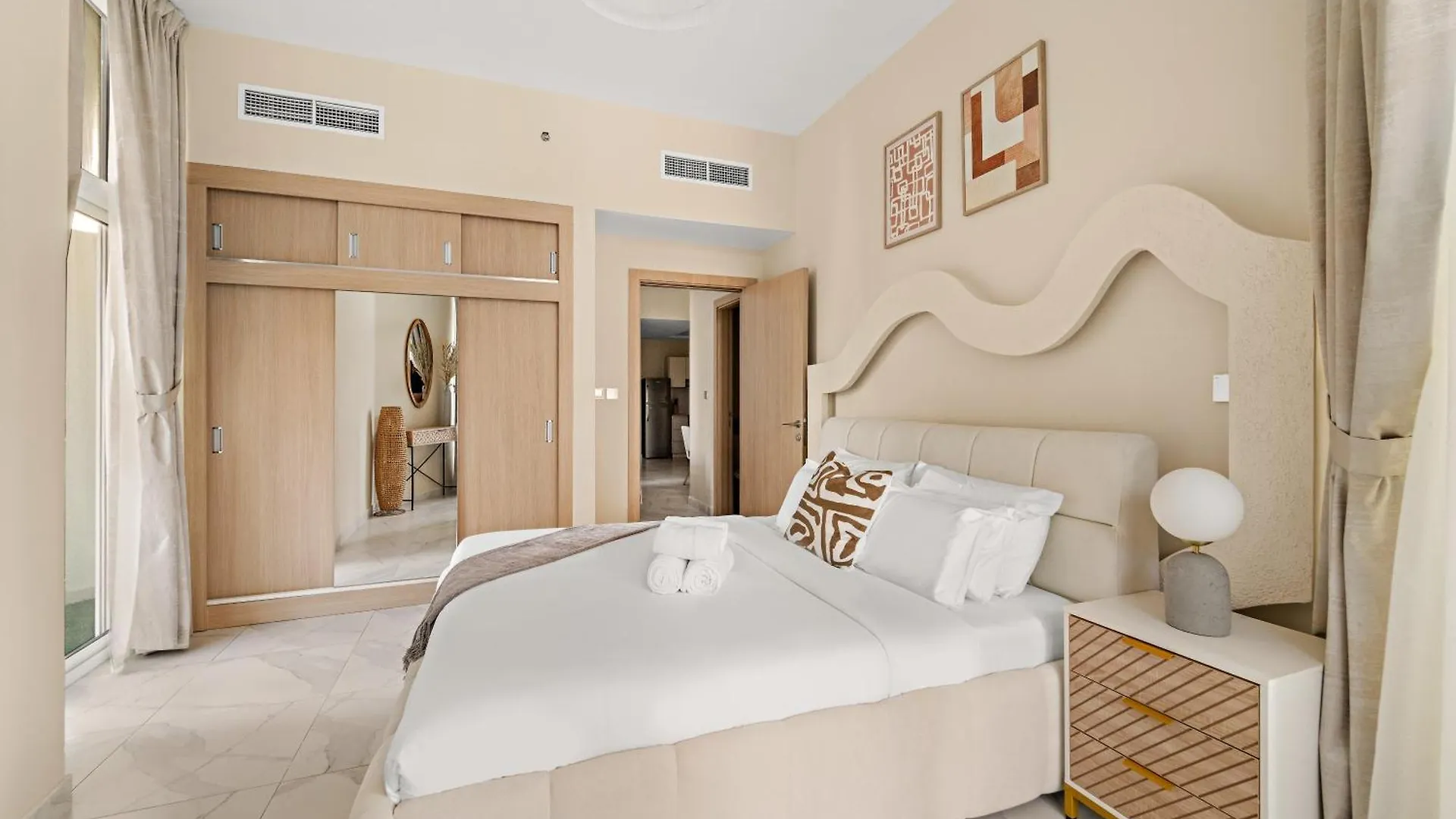 Апартаменты Stunning Waterfront Burj Views With Pool & Gym, Sleeps 6 Дубай