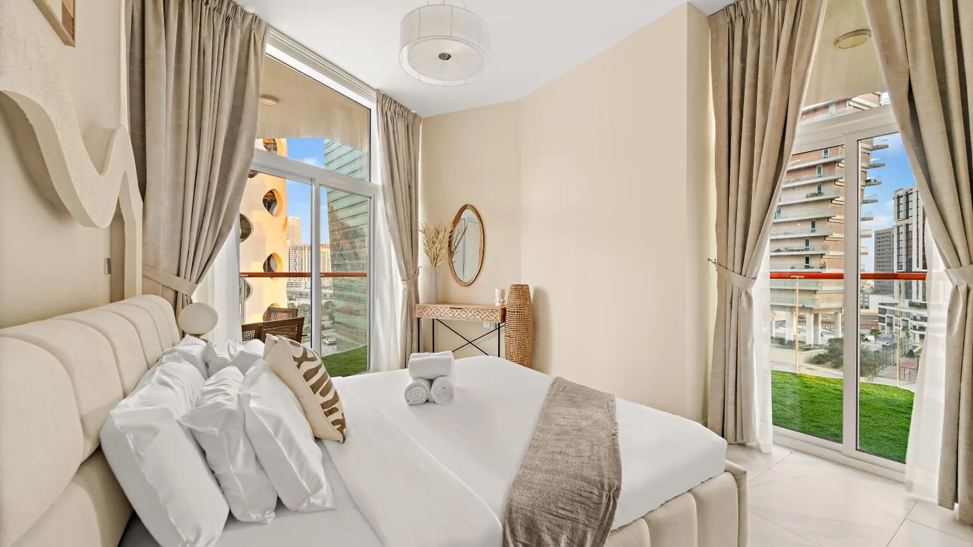 Апартаменты Stunning Waterfront Burj Views With Pool & Gym, Sleeps 6 Дубай 0*,