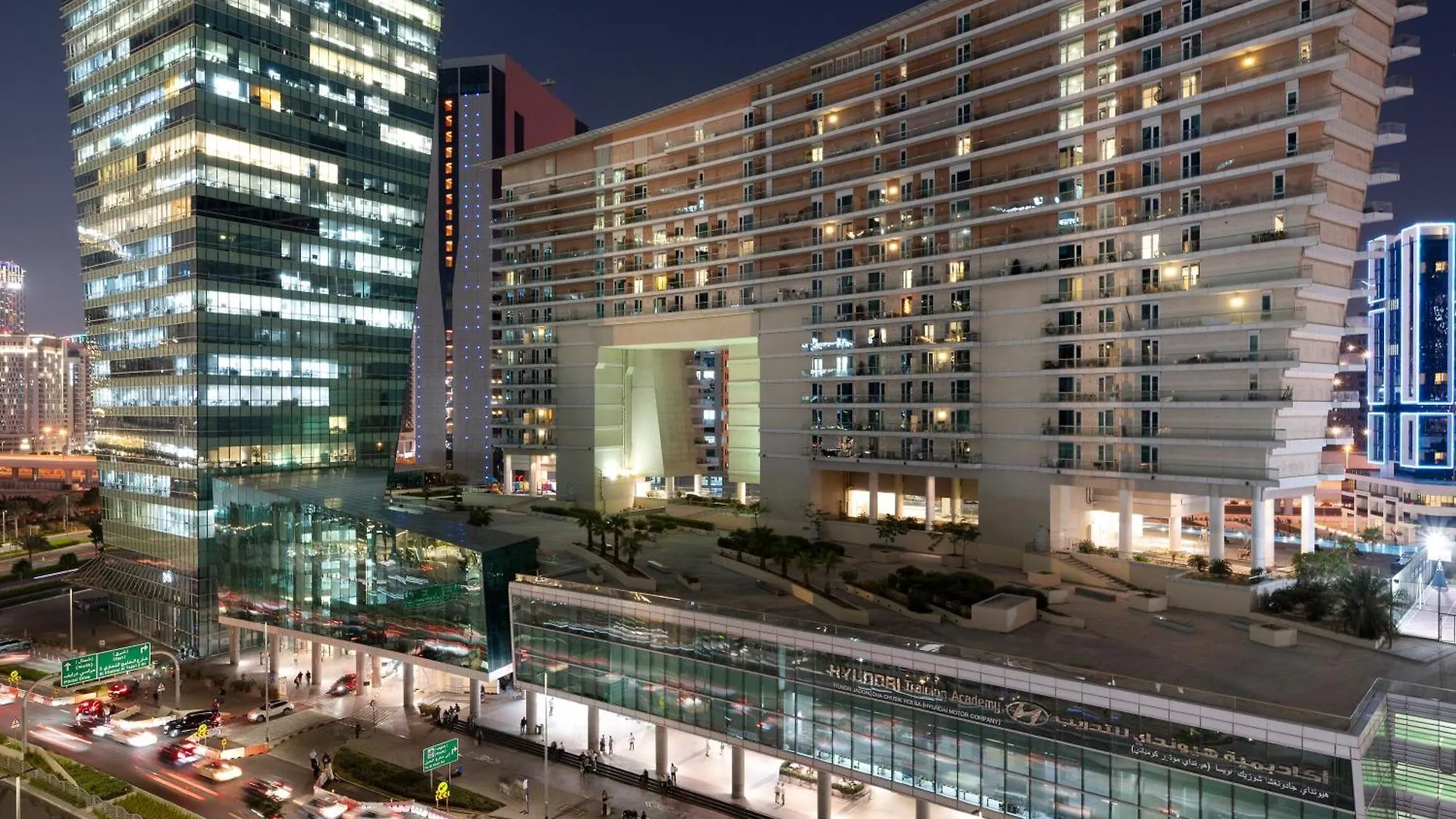 Апартаменты Stunning Waterfront Burj Views With Pool & Gym, Sleeps 6 Дубай